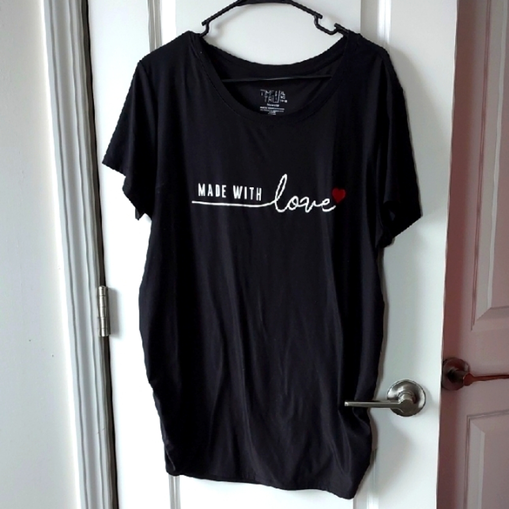 Time & Tru Maternity Black Graphic T-Shirt with Heart Detail Xl